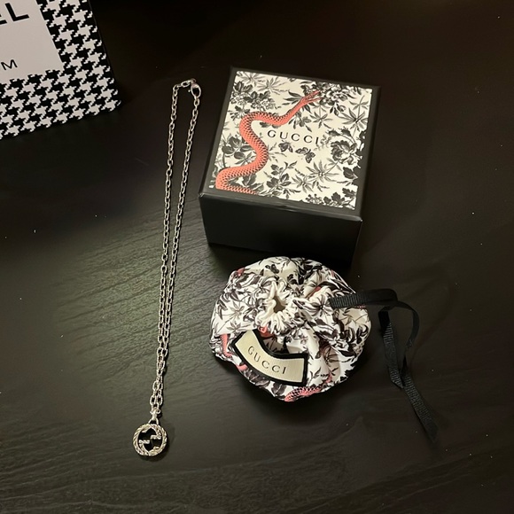 Gucci Arabesque .925 Silver Interlocking G Filigree Necklace/ bag & box - Picture 2 of 4